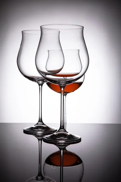 4의 환상을 만드는 와인 3 잔 — 스톡 사진