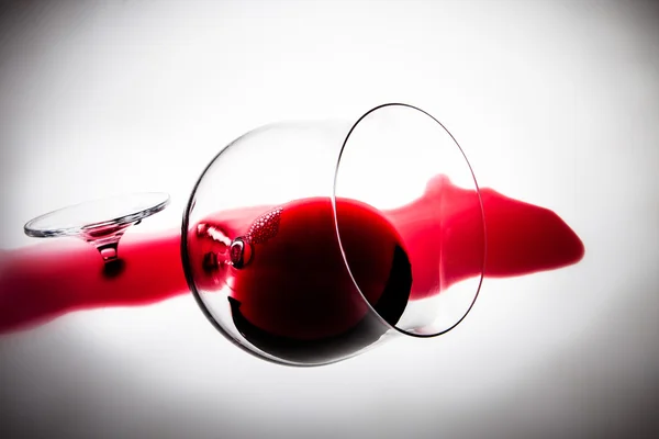 Rozbite szkło czerwone wino, symbol utraty — Zdjęcie stockowe