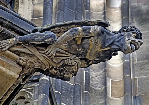 Gargoyle à la cathédrale Veits à Prague — Photo