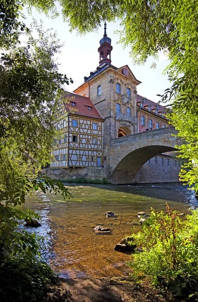 Bamberg - antiguo ayuntamiento en el río Regnitz — Foto de Stock