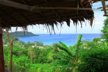 Tayland. Phuket. Karon sahilinin kuş bakışı görüntüsü..
