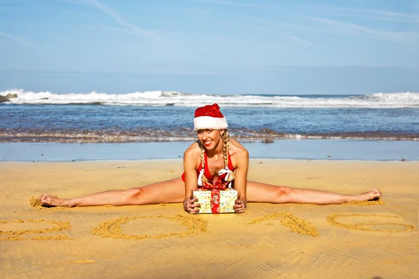 Santa girl on twine in the beach — Stock Photo, Image