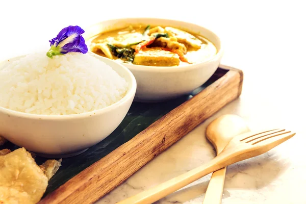 Poulet thaïlandais curry vert avec riz — Photo