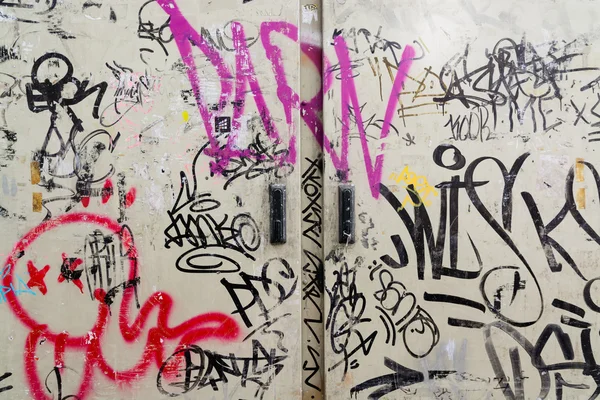 Sztuki graffiti malowane na opuszczenie budynku — Zdjęcie stockowe