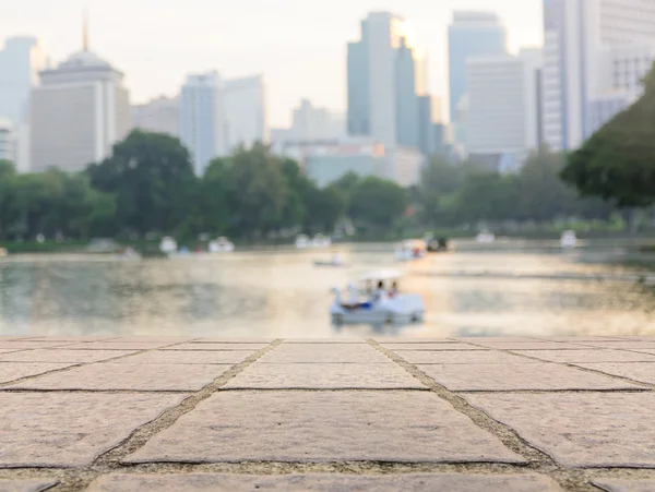 Vintage style image of urban park lake view of Bangkok city downtown business area — Stock Photo, Image