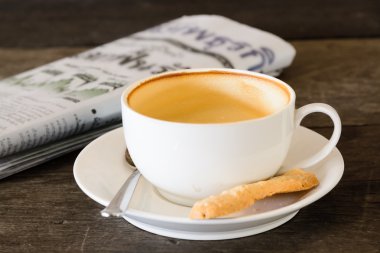 ahşap masa üstünde boş kahve Kupası