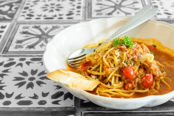 Spaghetti bacon tomato sauce — Stock Photo, Image