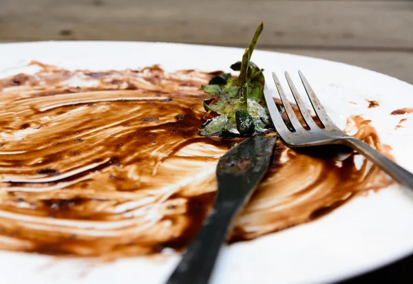 汚い完成したチョコレート デザート皿 — ストック写真