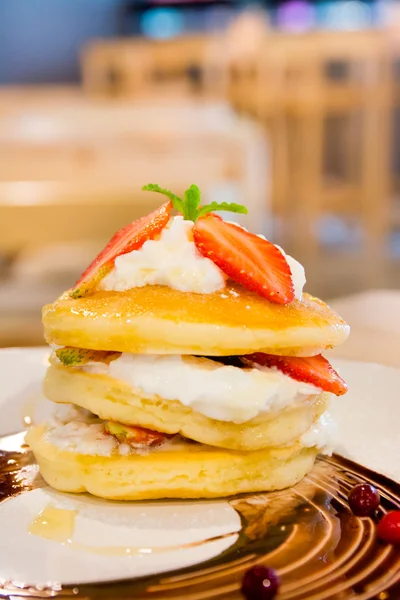 Strawberry cream pancake — Stock Photo, Image