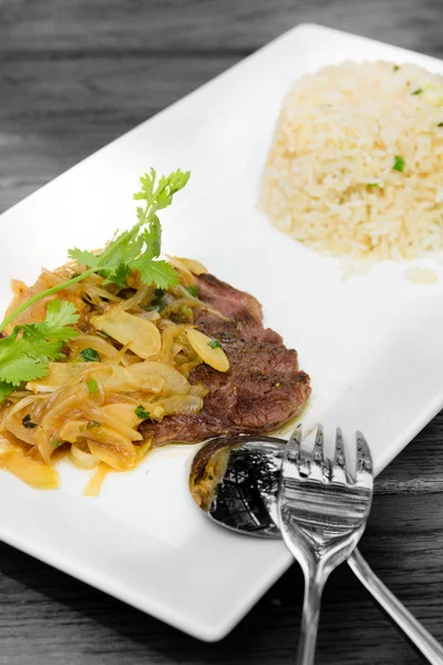 Mantequilla de cebolla asado de ternera con arroz —  Fotos de Stock