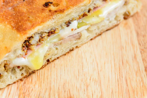 Gros plan sandwich au fromage jambon — Photo