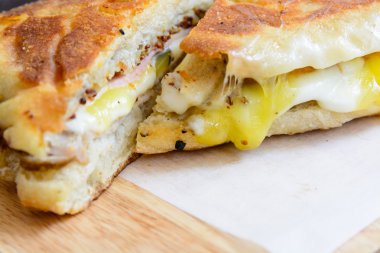 Jambon peynir sandviç kapatın