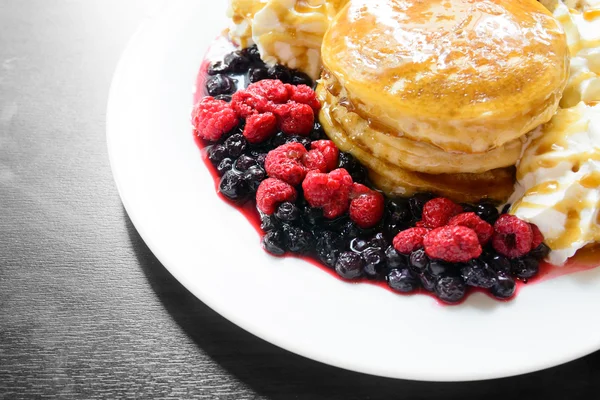 Sweet berry pancake — Stock Photo, Image