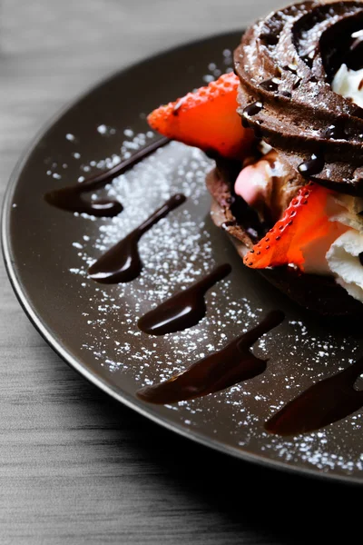 Chocolate Choux with ice cream and strawberry — Stock Photo, Image