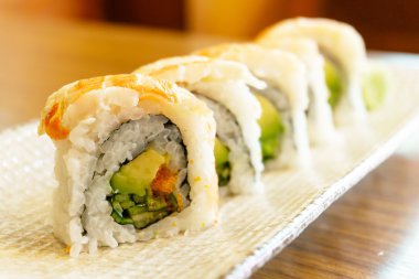 Somon California roll suşi