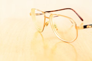 Vintage gözüne gözlük ahşap tablo