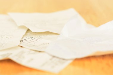 Tablosundaki Fatura makbuz yakışmak