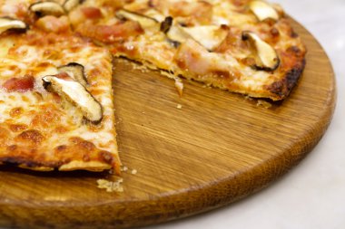 jambon mantarlı pizza
