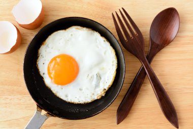 Tavada kızarmış yumurta.