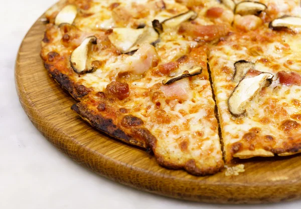 Skinka svamp pizza — Stockfoto
