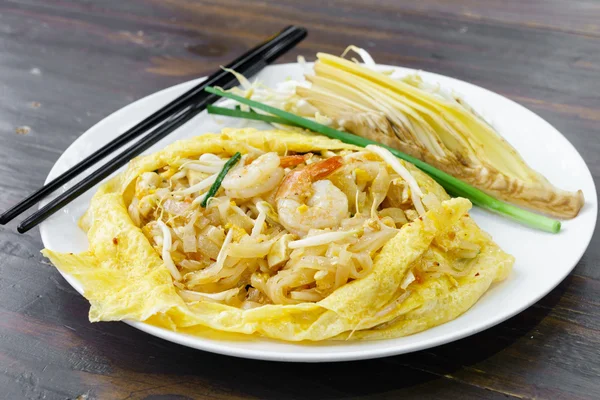 Thai rice noodle with shrimp Pad Thai — Stock Photo, Image