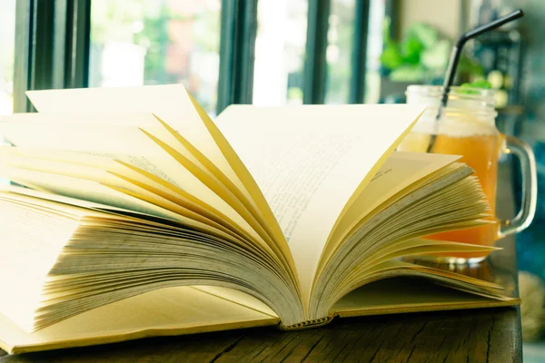 Reading vintage old book and coffee — Stock Photo, Image