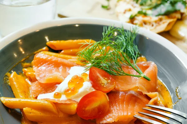 Penne di salmone fresche — Foto Stock