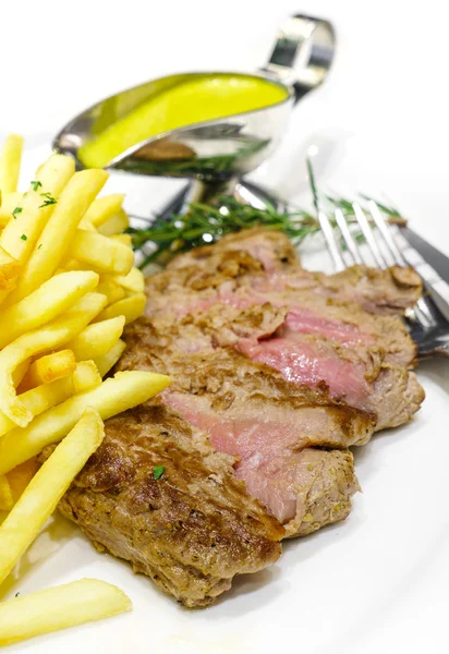 Hovězí steak s hořčičnou omáčkou — Stock fotografie