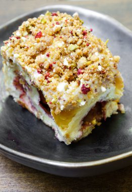 fındık ve berry ekmek topuz