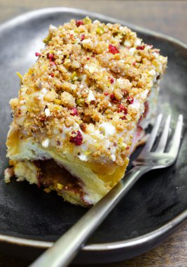 fındık ve berry ekmek topuz