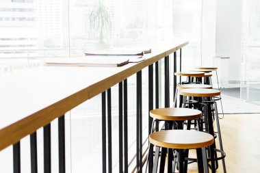 Perspektif modern yüksek masa bar ve sandalye