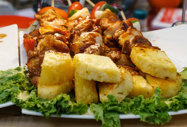 Barbecue de porc dans un marché — Photo