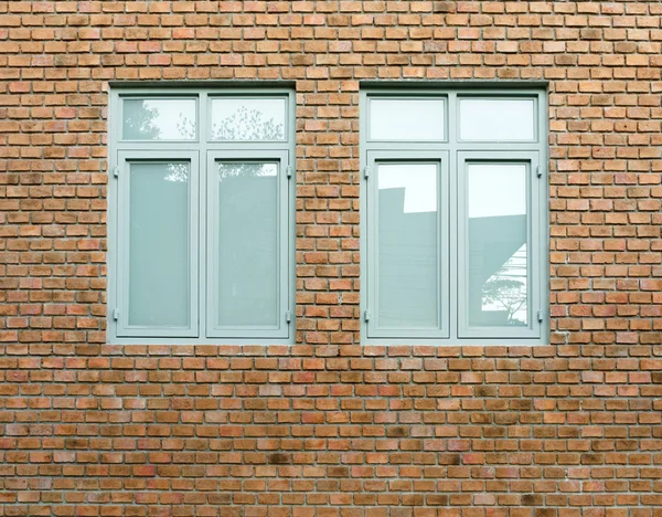 Fönster på brun orange vintage grunge brick wall bakgrundsstruktur — Stockfoto