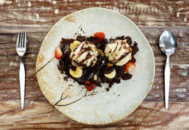 Üstten Görünüm çikolata çilek muz kek tatlı bitmiş