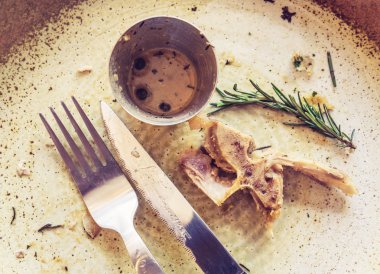 Bitmiş domuz pirzolası vintage tarzı resim