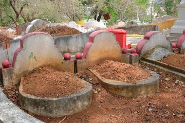 Tören günü Çin mezarlığı ve insanlar her yıl ataları Trang Tayland 'a dua etmeye gelecekler.