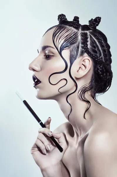 Frau mit abstrakter Frisur — Stockfoto