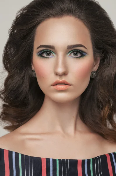Kvinna med retro makeup — Stockfoto