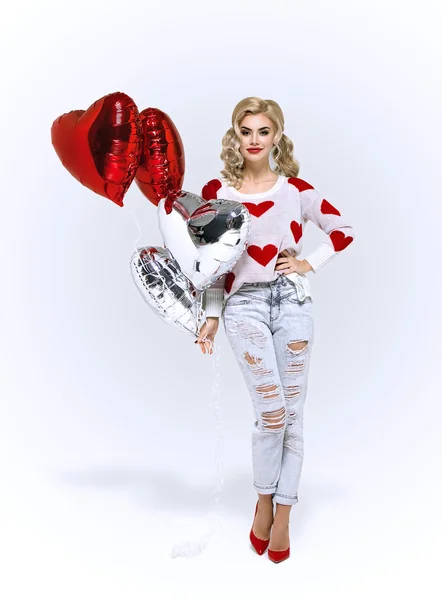 Mädchen mit roten Luftballons — Stockfoto