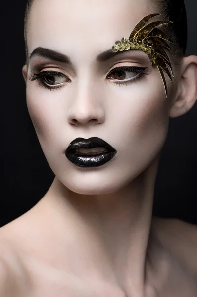 Mulher com maquiagem expressiva — Fotografia de Stock