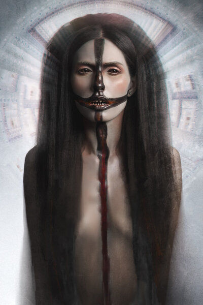 женщина с выразительным темным макияжем
