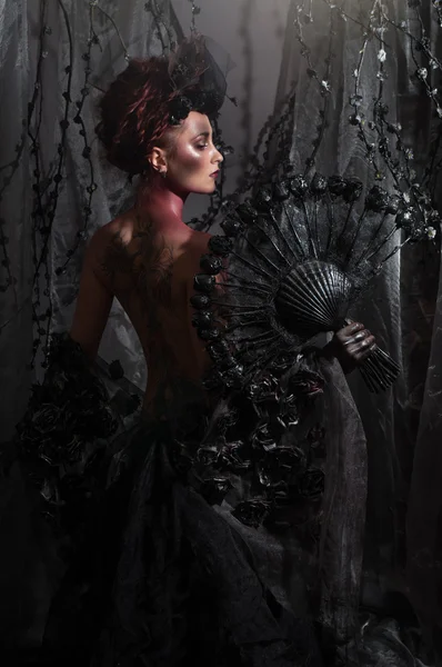 Rainha escura em fantasia traje — Fotografia de Stock