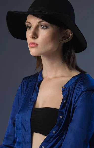 Fashion woman model in studio — Stock Photo, Image