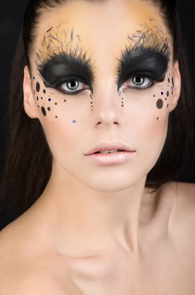 Frau mit schönem Kunst-Make-up — Stockfoto