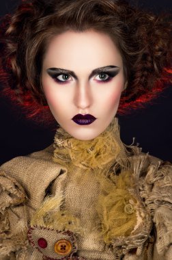 Büyüleyici cadı kadın