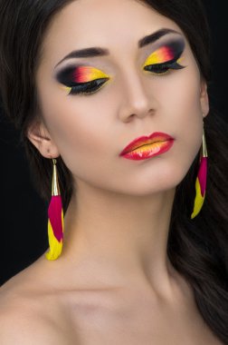 parlak şık makyaj kadınla