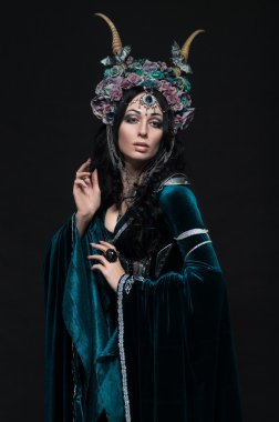 fantezi elf kadın çiçek taç