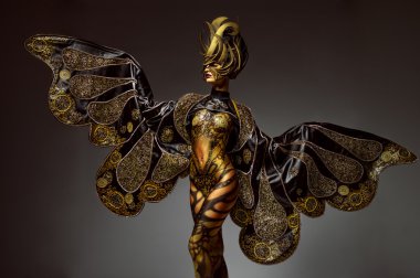 fantezi kelebek gövdeli modeli