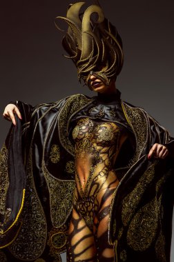 fantezi kelebek gövdeli modeli