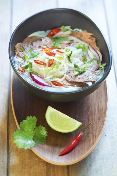 Pho bo, rice noodle soup with sliced beef — Stock Photo, Image